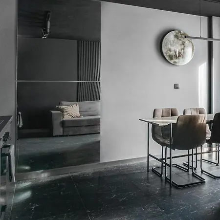 Blacknight - Self Check-in 24h