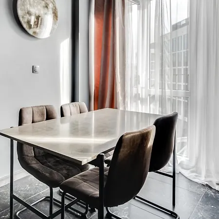 Blacknight - Self Check-in 24h * ヴロツワフ