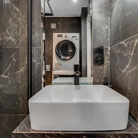 Blacknight - Self Check-in 24h アパート ヴロツワフ