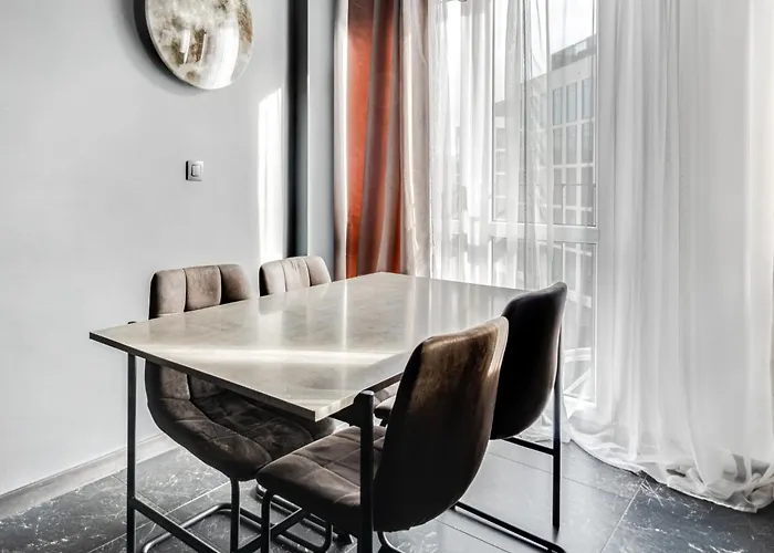 Blacknight - Self Check-in 24h * Breslavia