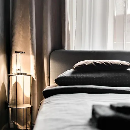 Blacknight - Self Check-in 24h * Breslau